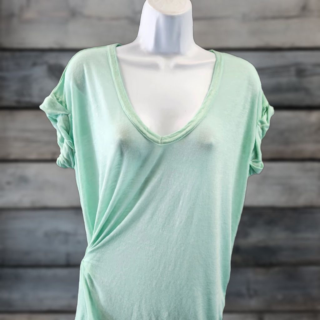Free People Free People Beach Womens Tee XS Green Short Sleeve Scoop Neck Shirt Womens XS Green T-Shirt Size 26" / US 2 / IT 38 - 1 Thumbnail