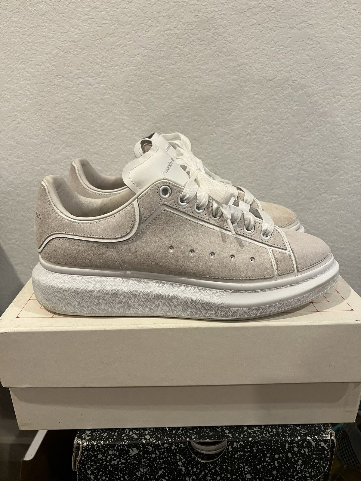 Alexander McQueen Alexander Mcqueen Light Grey Suede Sneakers Size US 11 / EU 44 - 2 Thumbnail