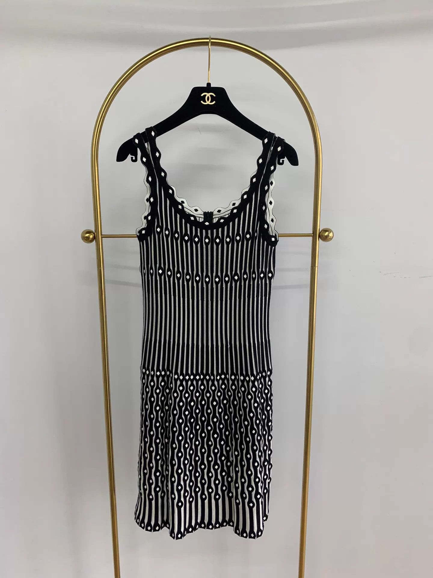 Alaia ALAÏA women's black & white colorblock dress 38 new Size XS / US 0-2 / IT 36-38 - 1 Thumbnail