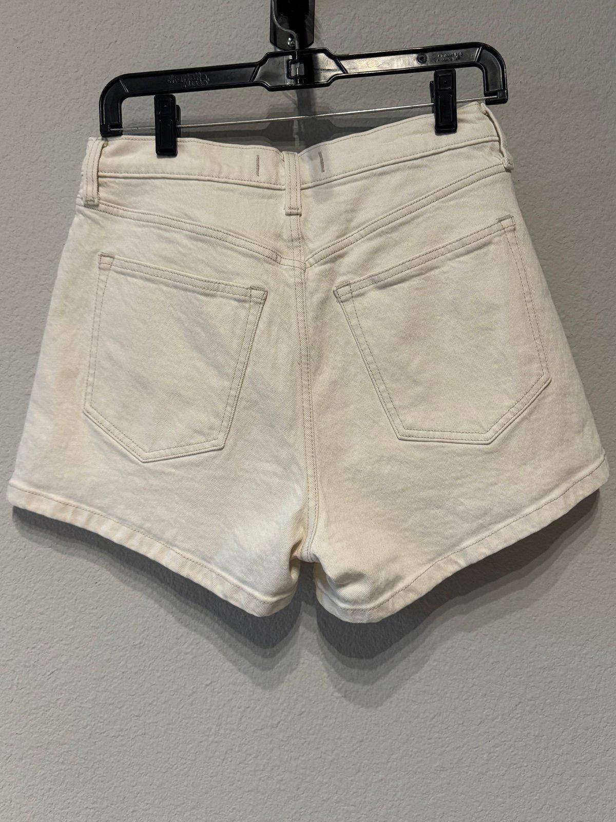 Abercrombie & Fitch Abercrombie & Fitch 90s Relaxed Cutoff Short Ivory High Rise Size 28" / US 6 / IT 42 - 2 Thumbnail