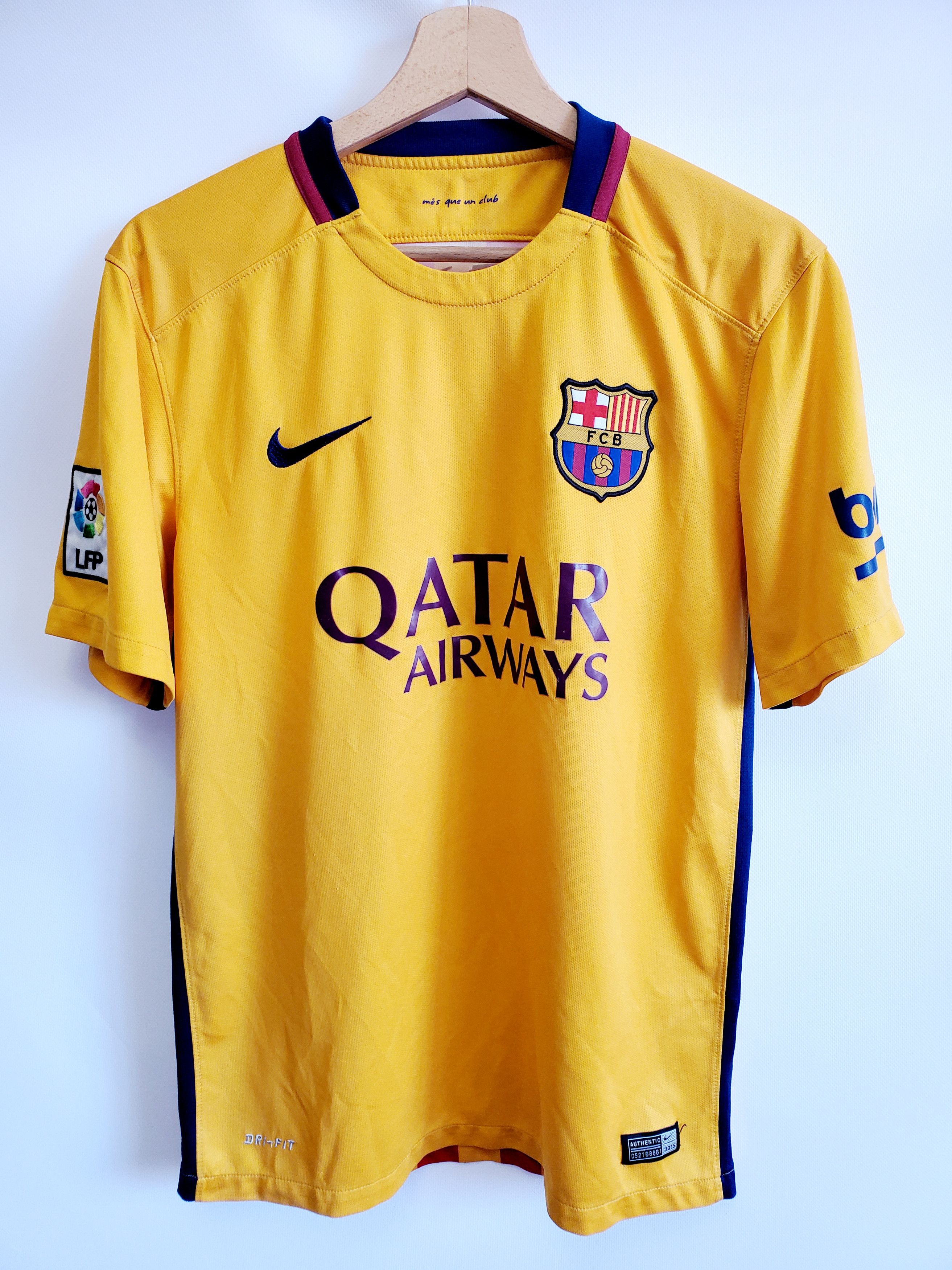 Nike Barcelona Jersey 2015 2016 Away Size M ideal condition Size US M / EU 48-50 / 2 - 1 Thumbnail