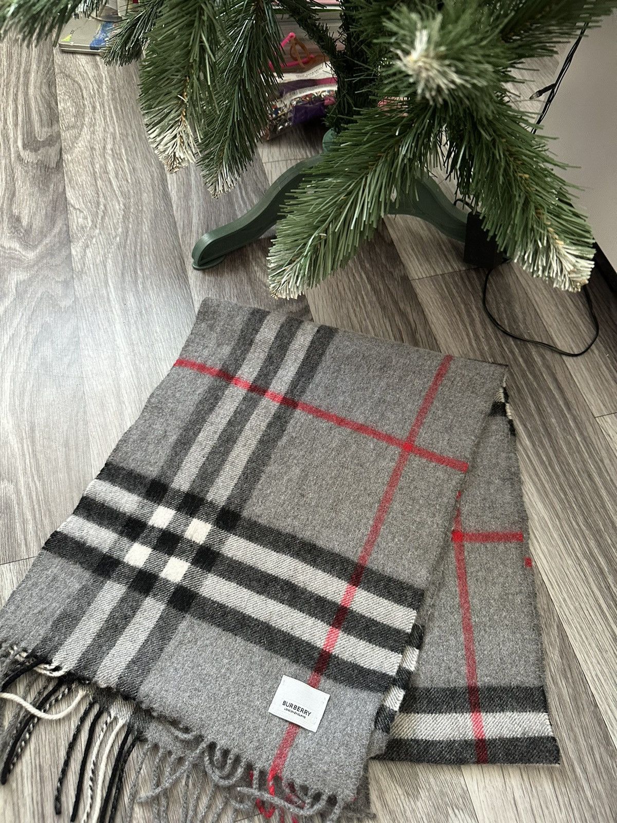 Burberry Vintage Burberry Grey Nova Check Cashmere Scarf Size ONE SIZE - 3 Thumbnail