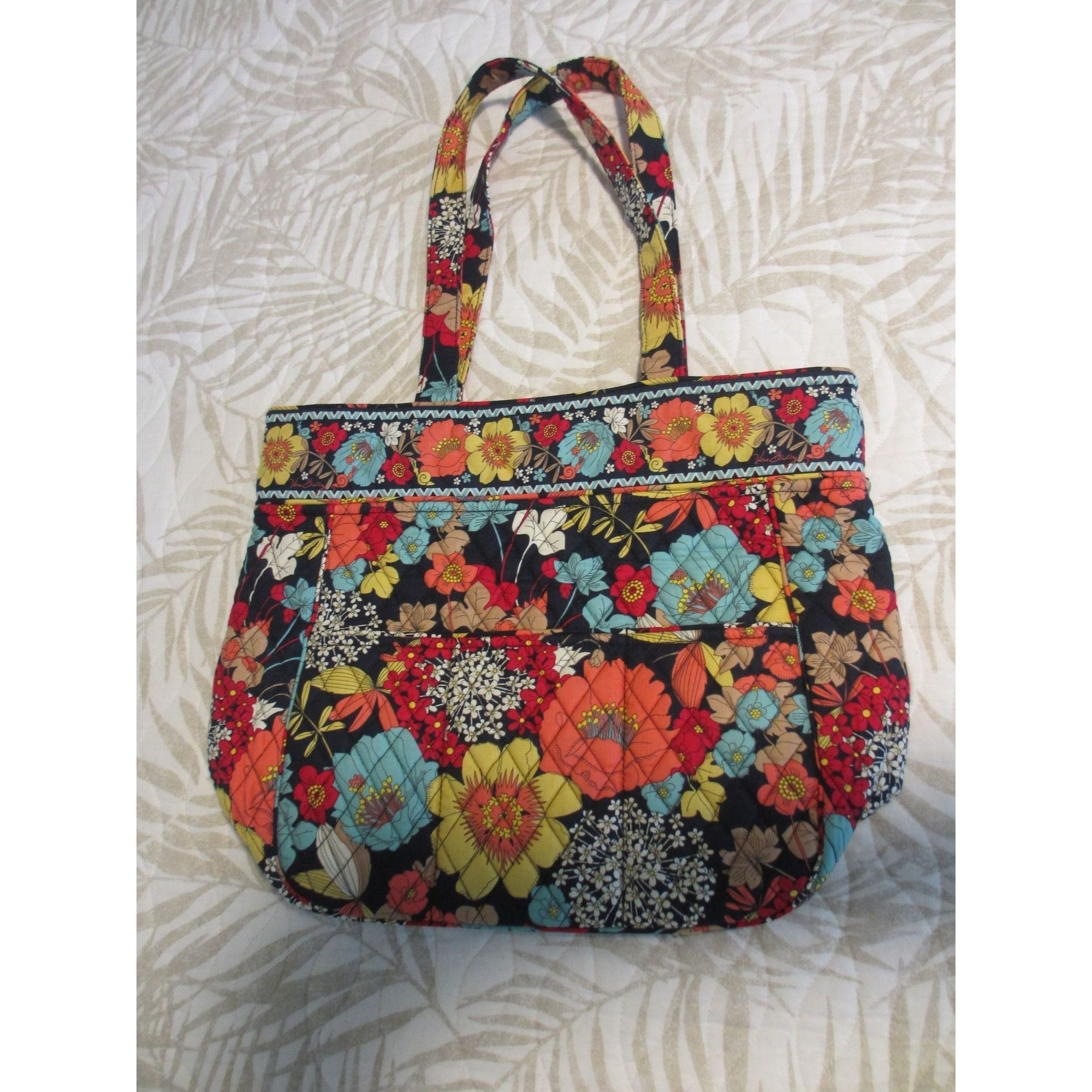 Vera Bradley VERA BRADLEY HAPPY SNAILS LARGE FLORAL TOTE BAG MULTIPLE POC Size ONE SIZE - 1 Thumbnail