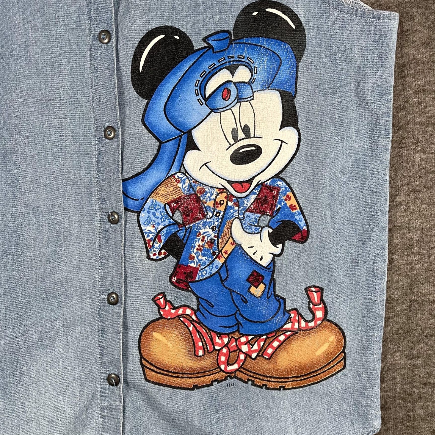 Disney VINTAGE Disney Mickey Unlimited Shirt Mens Large Denim Sleeveless Made USA 90s Size US L / EU 52-54 / 3 - 3 Thumbnail