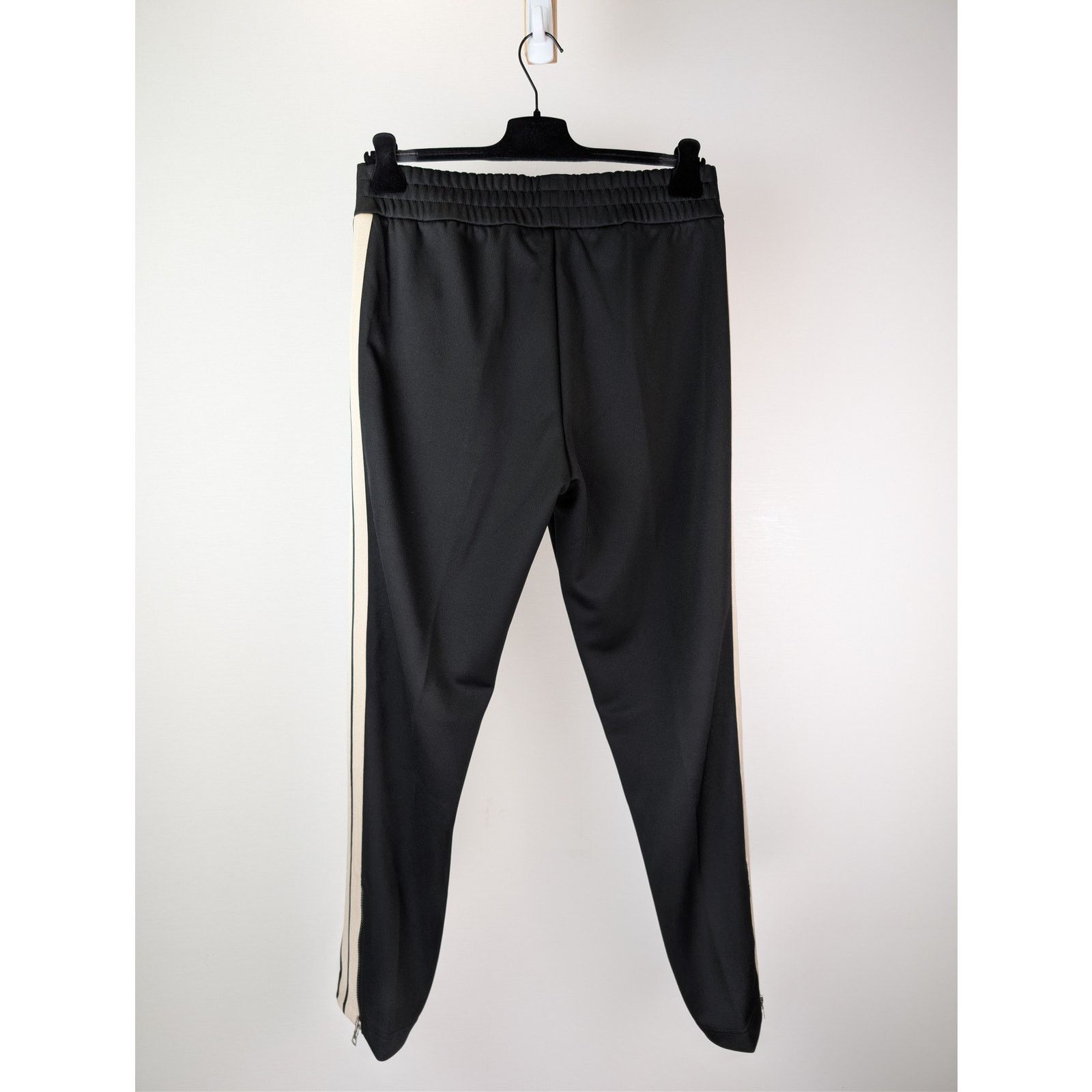Moncler × Palm Angels o1rshd1 Sweat Bottoms Track Pants in Black / White Size US 28 / EU 44 - 9 Thumbnail