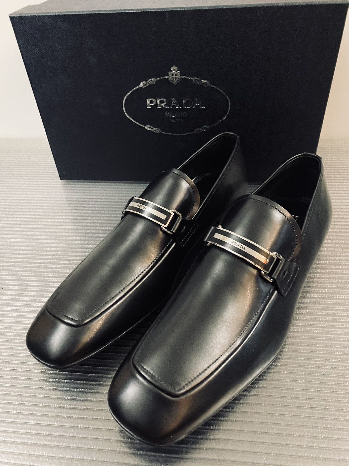 Prada Prada 🇮🇹 Nero smart calf metal logo plate vamp loafer 9.5 NEW Size US 9.5 / EU 42-43 - 7 Thumbnail