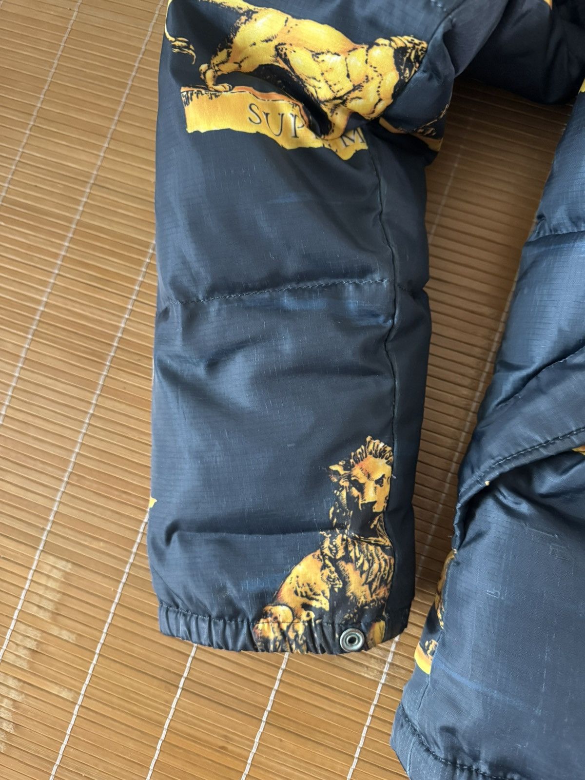 Supreme Lion design (goose down jacket) Size US M / EU 48-50 / 2 - 3 Thumbnail