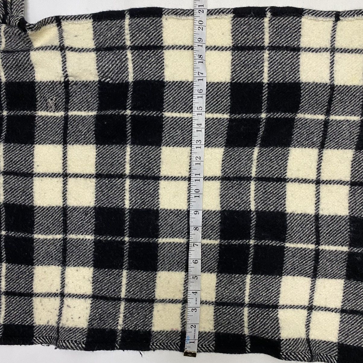 Burberry BURBERRYS PLAID WOOL HOODED CAPE SCARF BUR071 Size ONE SIZE - 12 Thumbnail