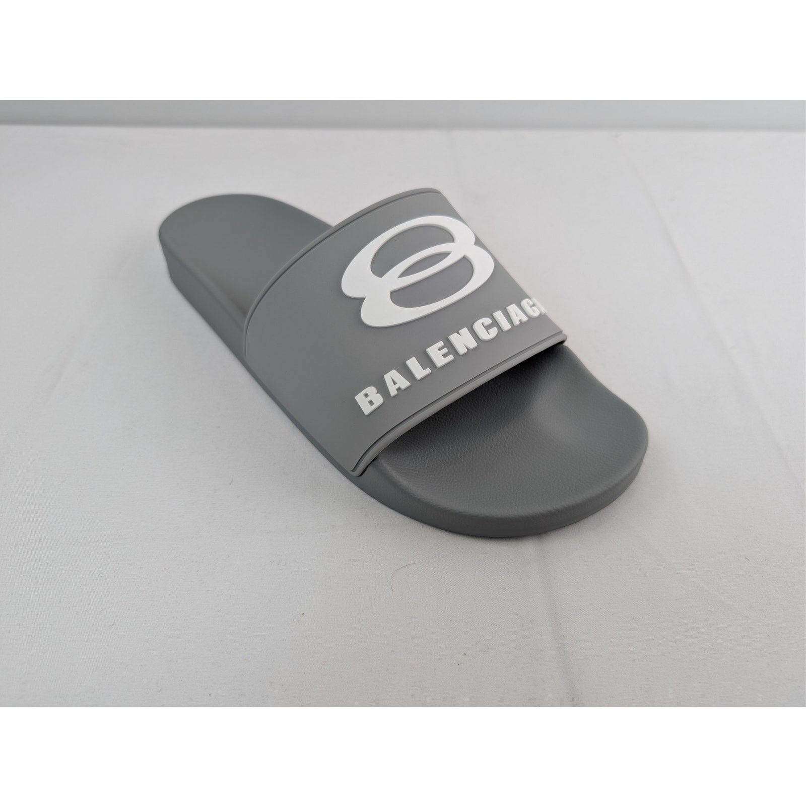 Balenciaga o1rshd1 Logo Pool Slides Slippers in Gray/White Size US 11 / EU 44 - 3 Thumbnail