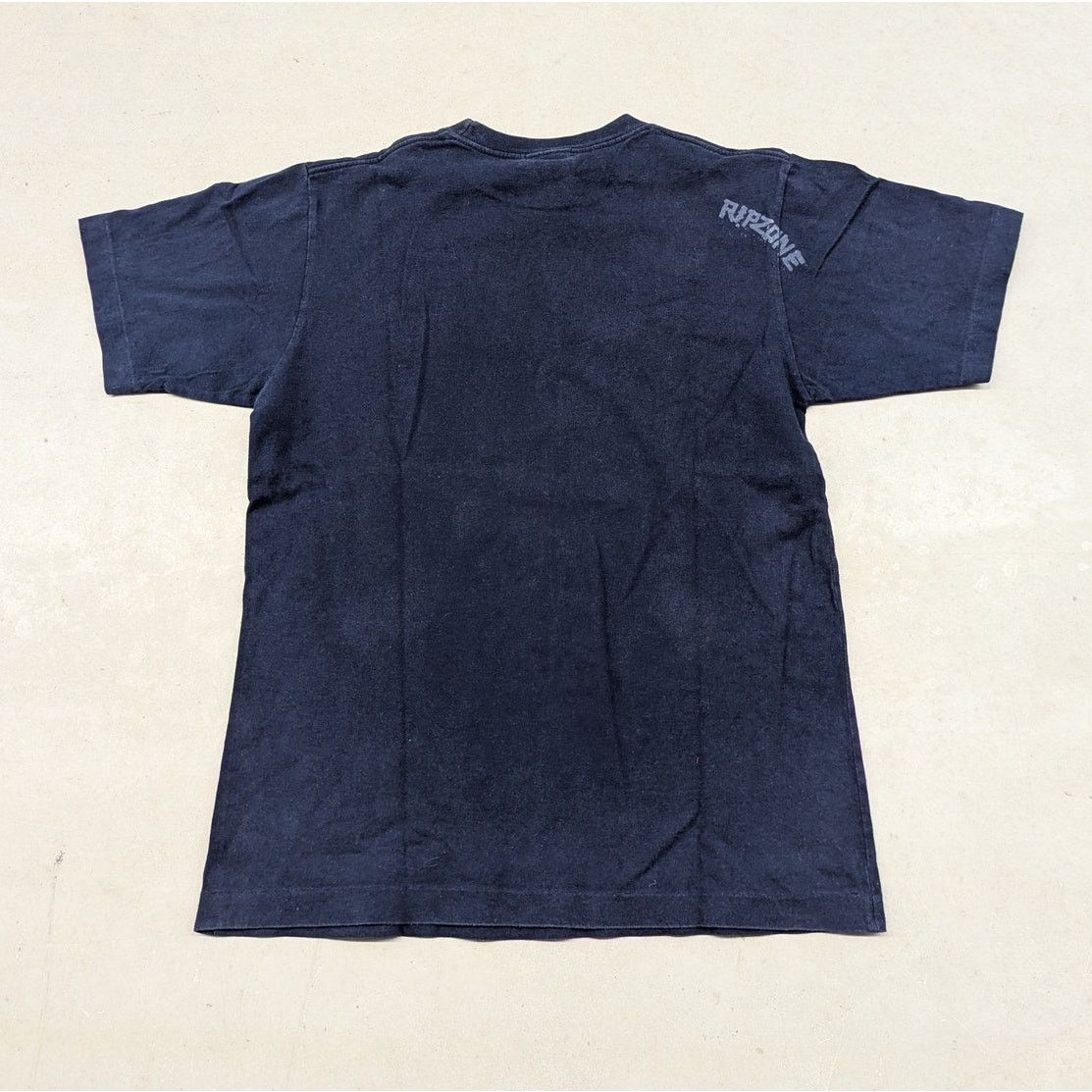 Vintage Vintage 90s Ripzone essential logo t-shirt Size US M / EU 48-50 / 2 - 2 Thumbnail