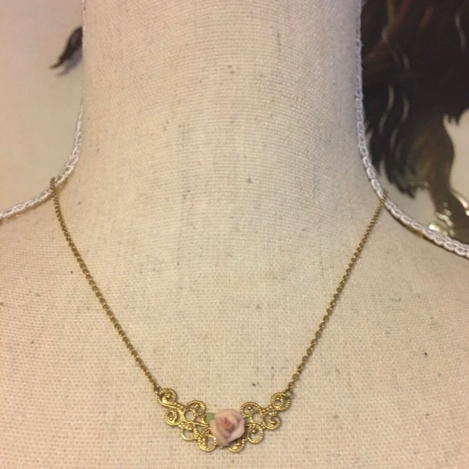 Vintage Vintage 80s ceramic rose filigree necklace Size ONE SIZE - 1 Thumbnail