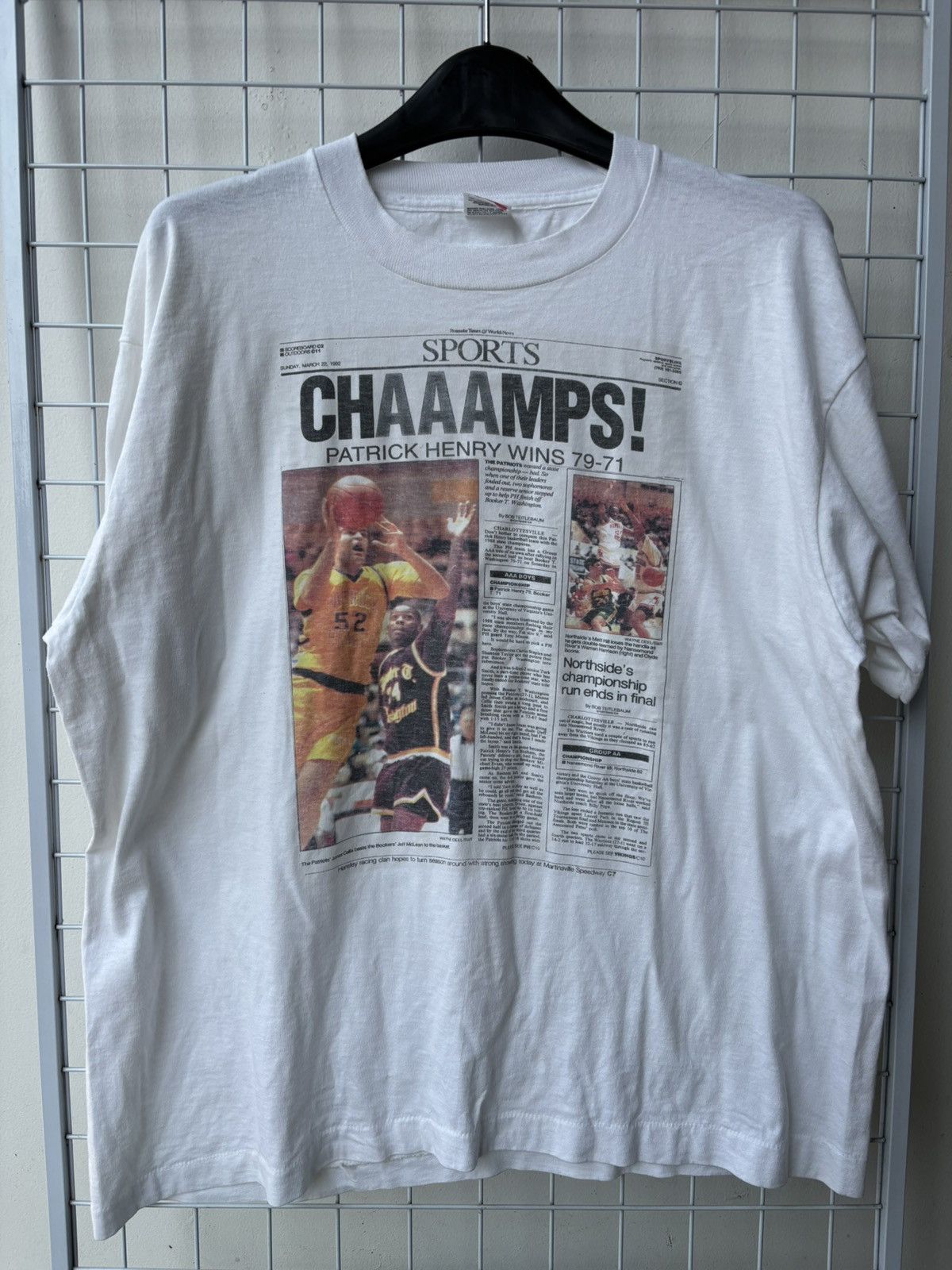 NBA Vintage Patrick Henry 'Newspaper' T-shirt ©️1992 Size US XL / EU 56 / 4 - 1 Thumbnail