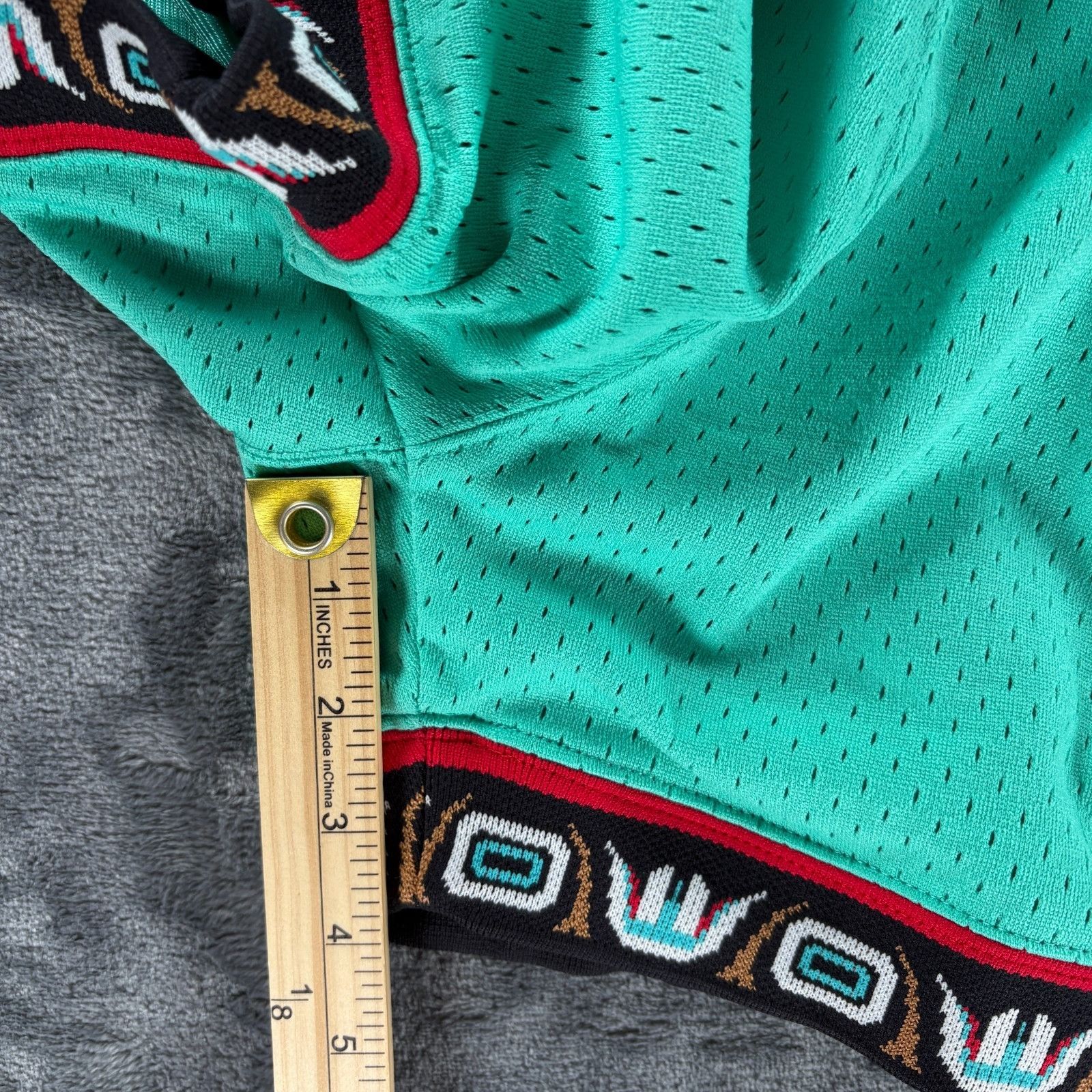 Mitchell & Ness Mitchell & Ness Vancouver Grizzlies Shorts Women S Vintage N Size 26" / US 2 / IT 38 - 10 Thumbnail