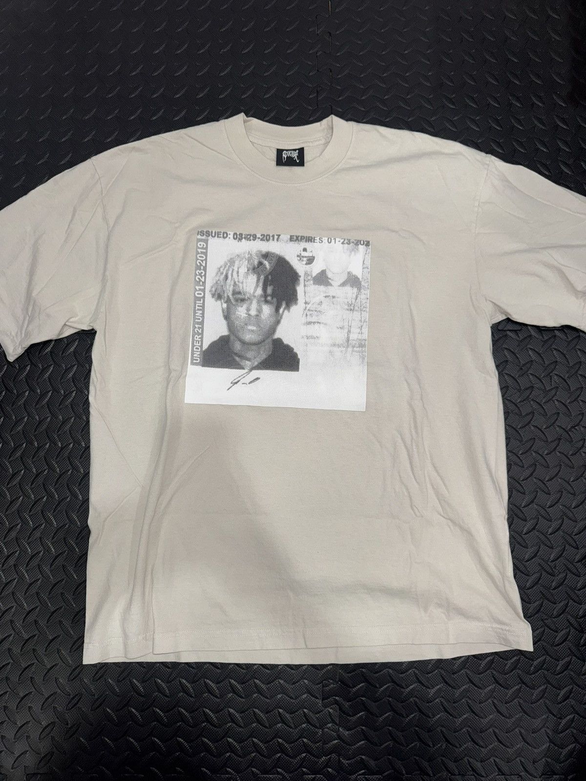 Revenge REVENGE X DRIVERS LICENSE T CREAM Size US L / EU 52-54 / 3 - 1 Thumbnail