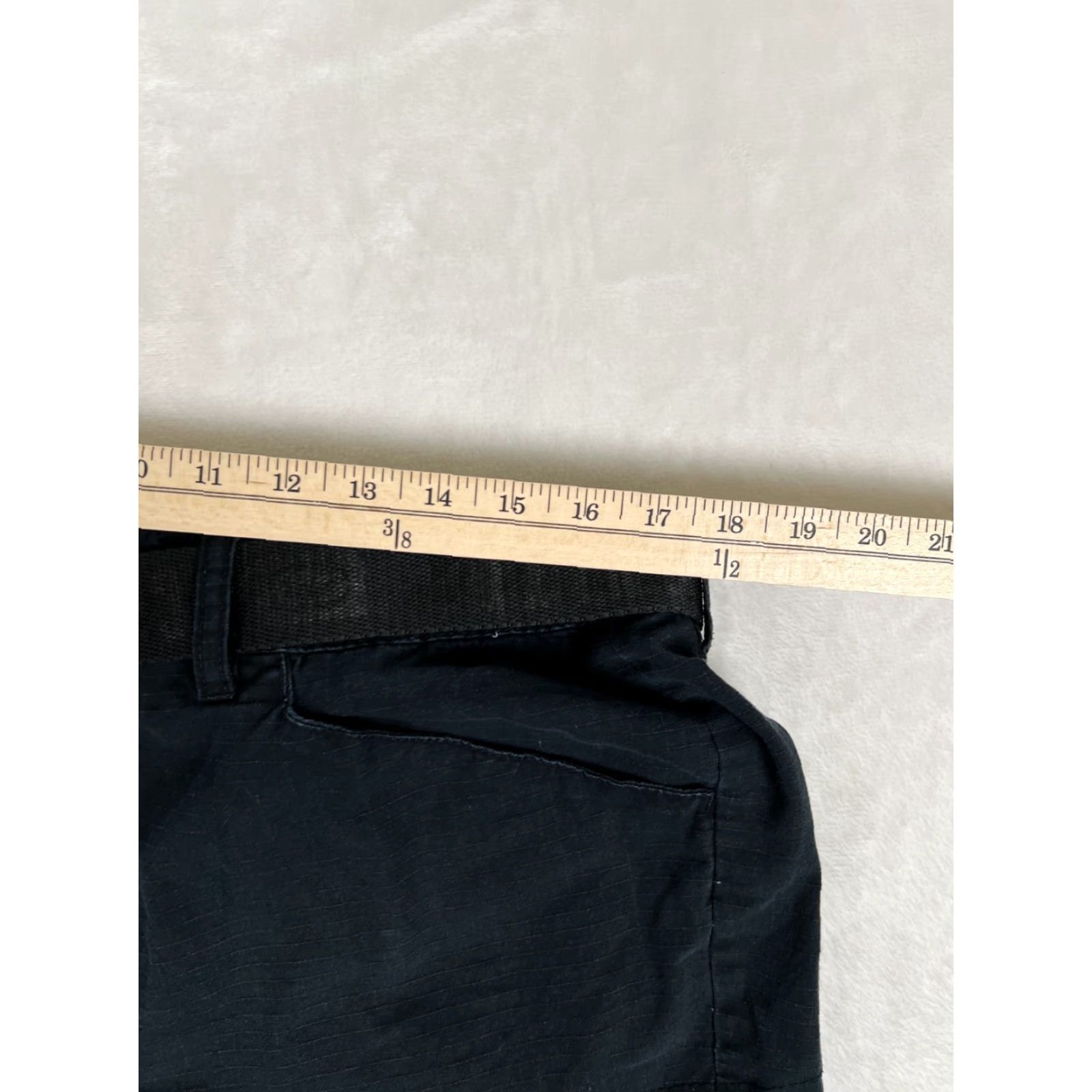 Ecko Unltd. VINTAGE Ecko Unltd. Cargo Shorts Black Size 36 Belted Cargo Pocket Men Regular 11in Inseam Size US 36 / EU 52 - 4 Thumbnail