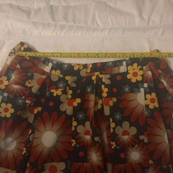 Other LulaRoe Retro Floral Pleated Skirt Green/Red 3XL Size 34" / US 12 / IT 48 - 7 Thumbnail