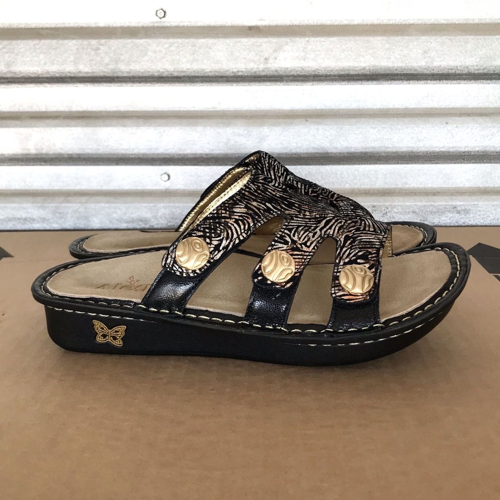 Vintage Alegria Slip-On Womens Women Black Gold Leather Venice Wildness Comfort Slide Sandal Size US 6.5 / IT 36.5 - 2 Thumbnail