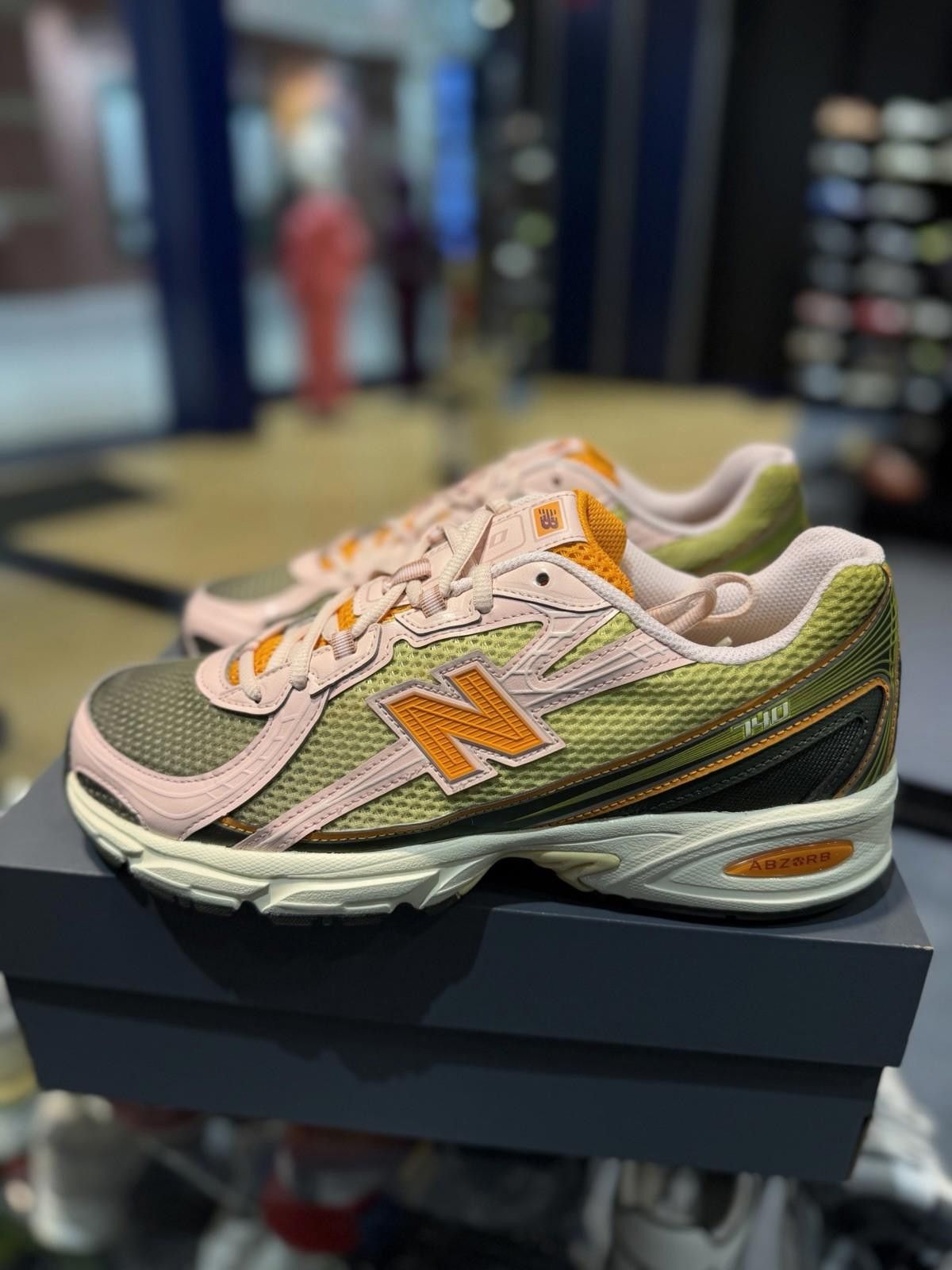 New Balance New Balance 740 Saignée Pink Green Sneakers U740GP2 (10.5) Size US 10.5 / EU 43-44 - 6 Thumbnail