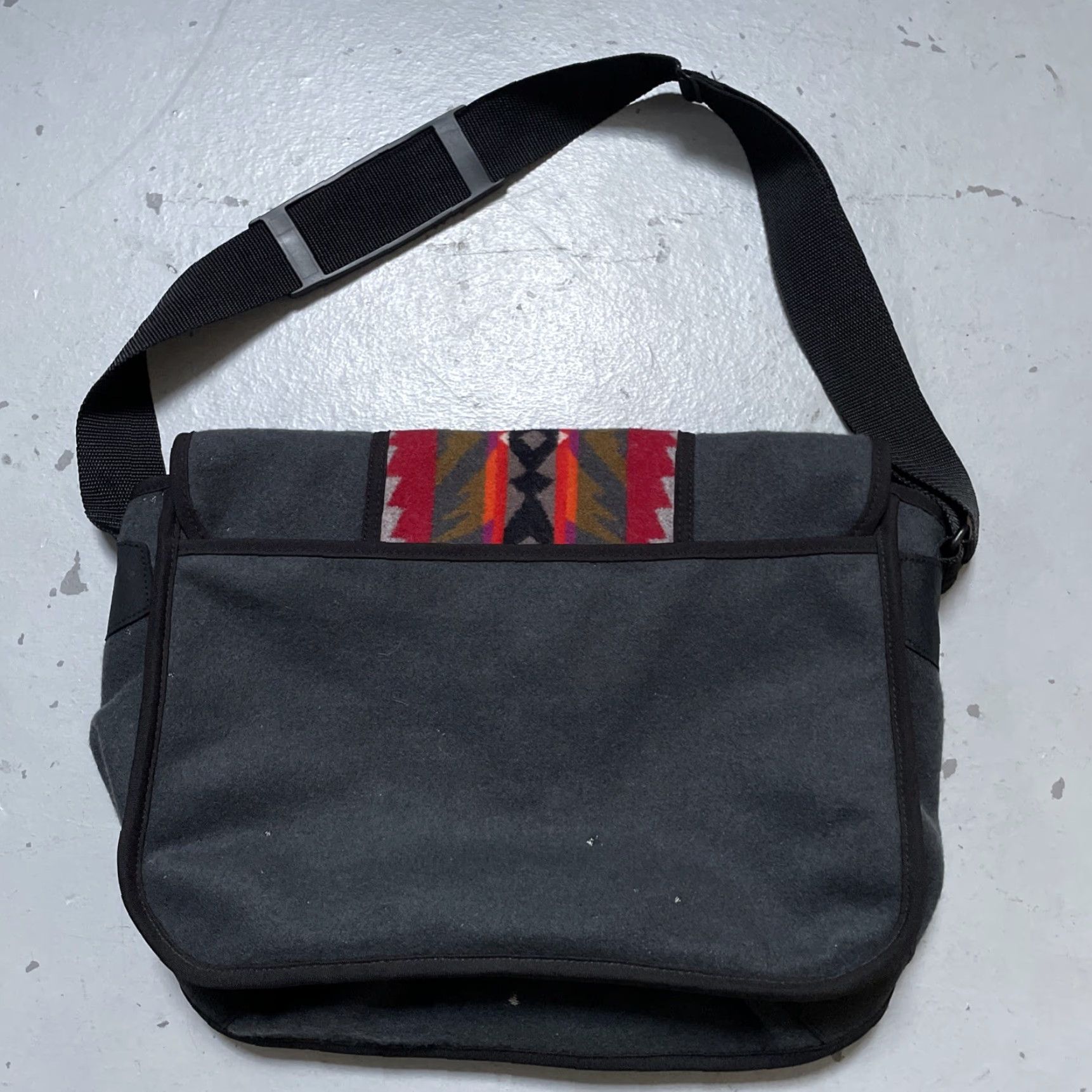 Pendleton VINTAGE Pendleton High Grade Western Wear Messenger Bag Aztec Pattern Made USA Size ONE SIZE - 2 Thumbnail