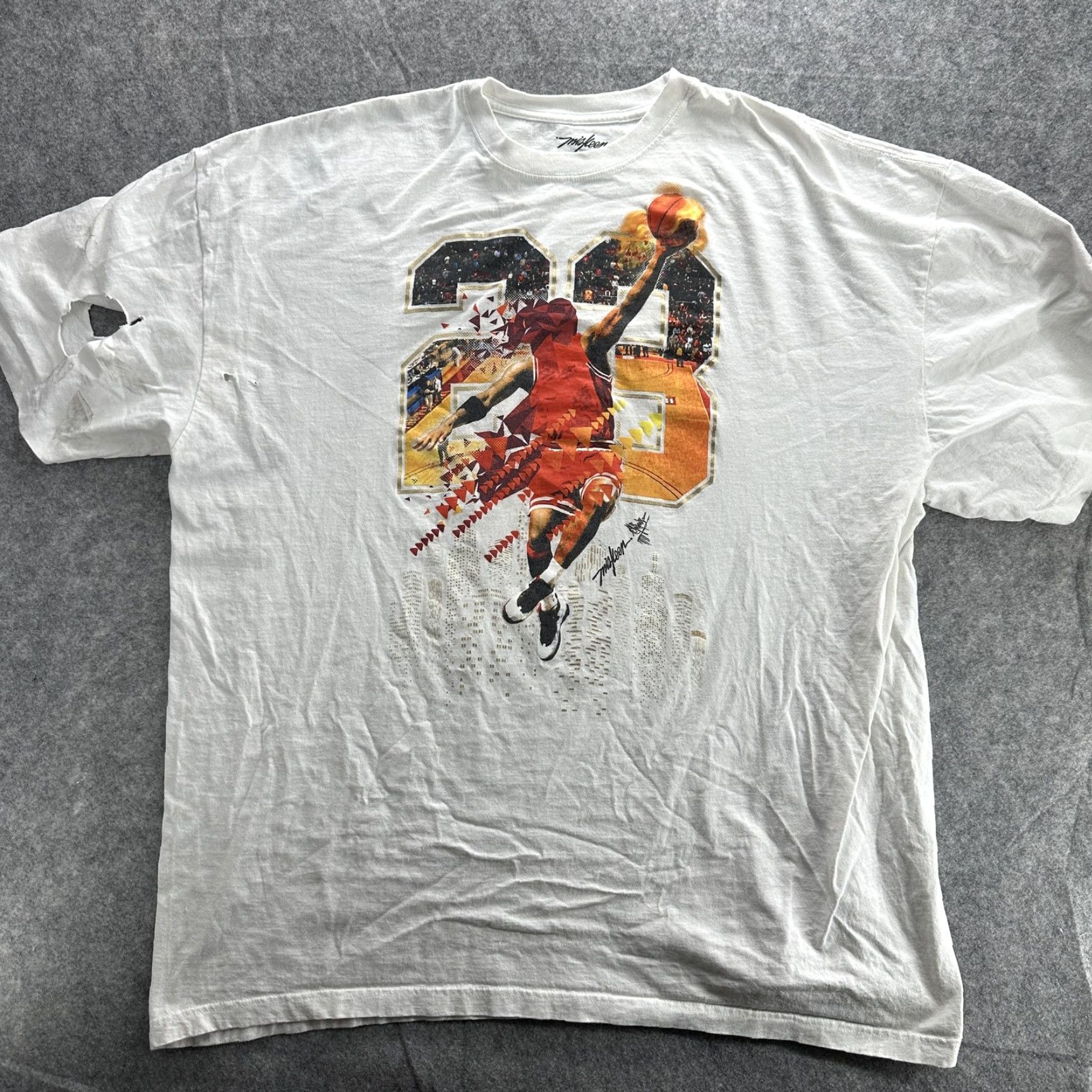 Jordan Brand Mijleen 6XL White Michael Jordan Basketball Graphic Tee Distressed Mens Sports T-Shirt Size US XXL / EU 58 / 5 - 2 Thumbnail