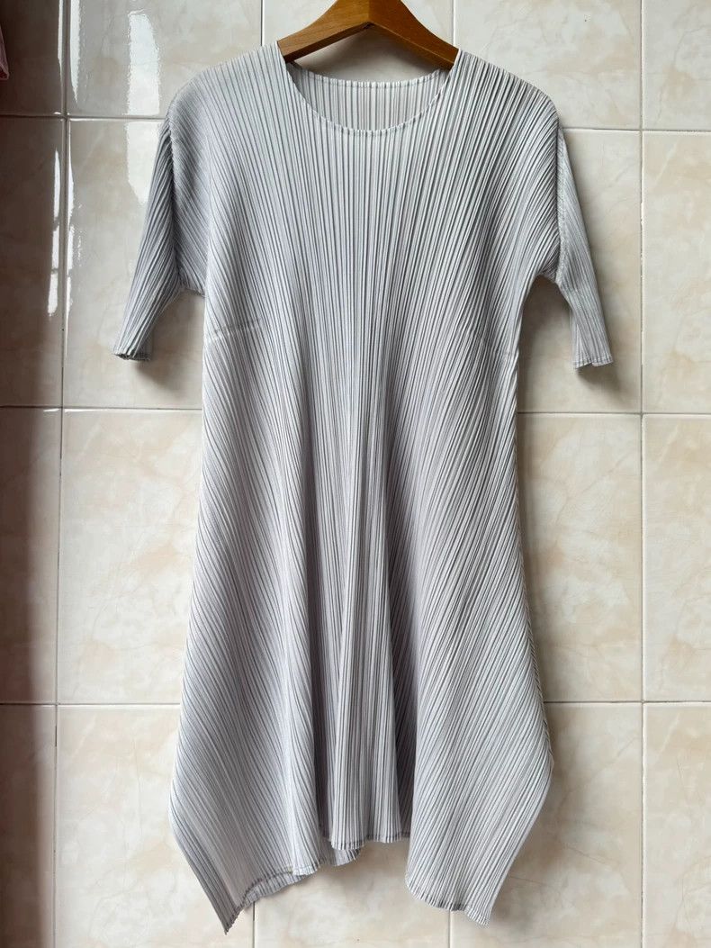Issey Miyake Issey Miyake size:3 Grey pleated dress Size XS / US 0-2 / IT 36-38 - 1 Thumbnail