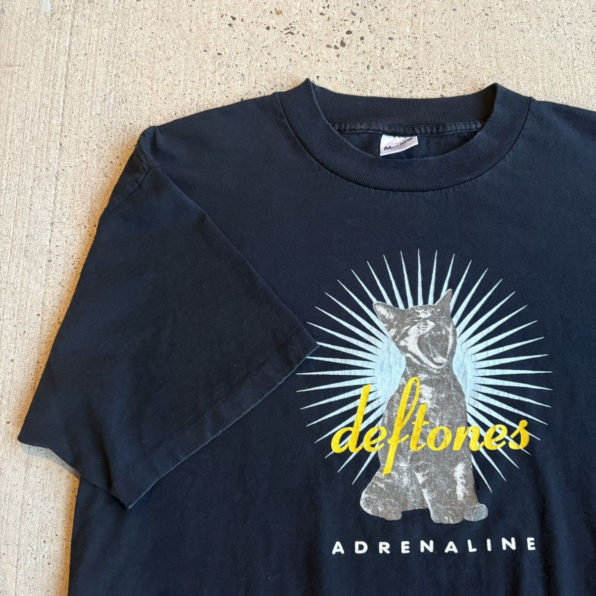 Vintage Vintage RARE MAVERICK EXCLUSIVE Deftones Adrenaline Band Tee Size US XL / EU 56 / 4 - 3 Thumbnail