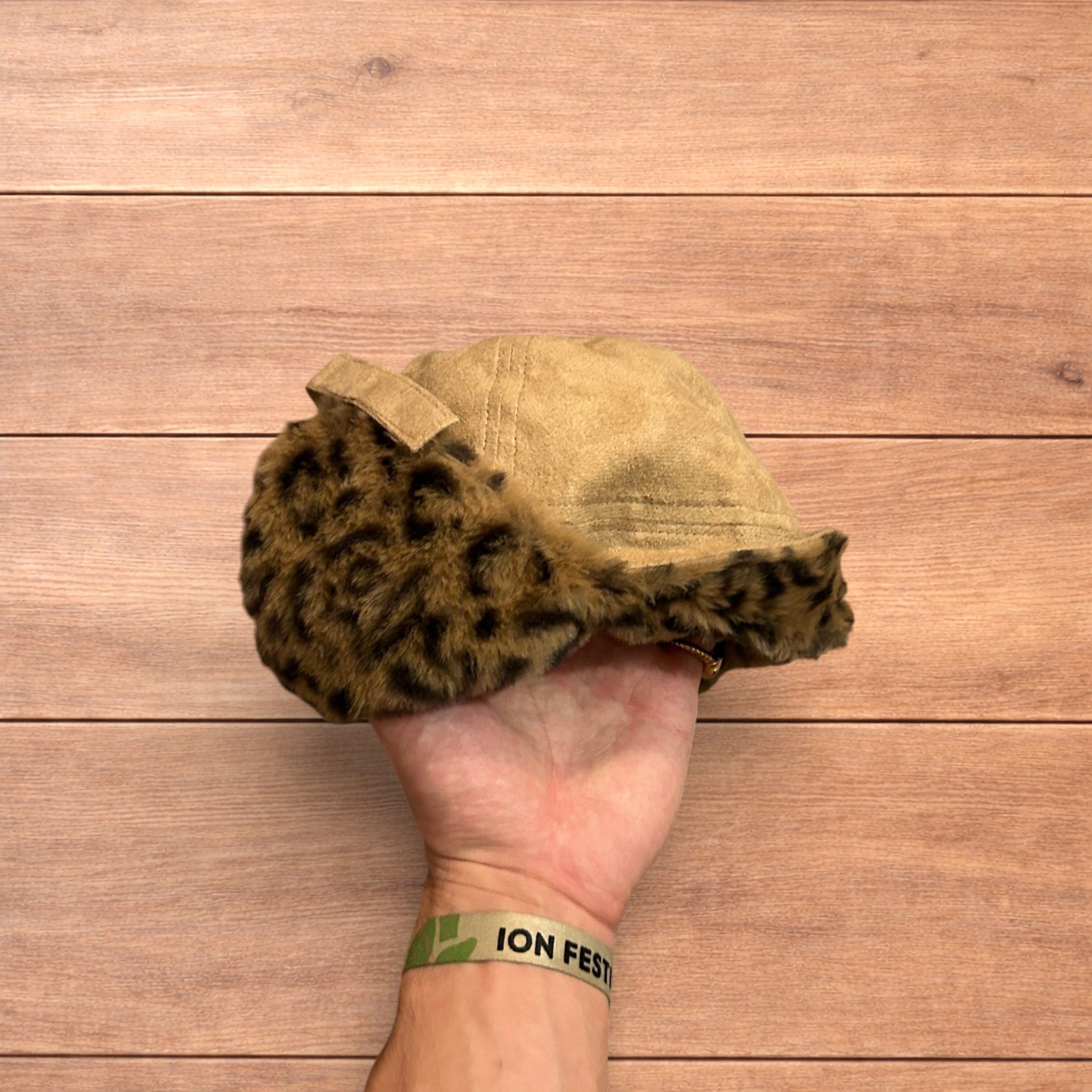 Japanese Brand Reversible trapper Russian ear flap hat in leopard print. Size ONE SIZE - 4 Thumbnail