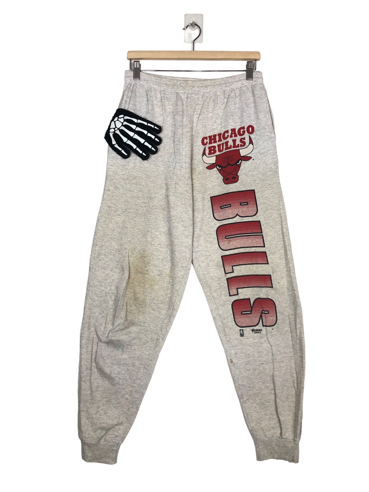 Japanese Brand 🔥90’s Chicago Bulls Sweatpants Big Logo Streetwear Size US 32 / EU 48 - 1 Thumbnail