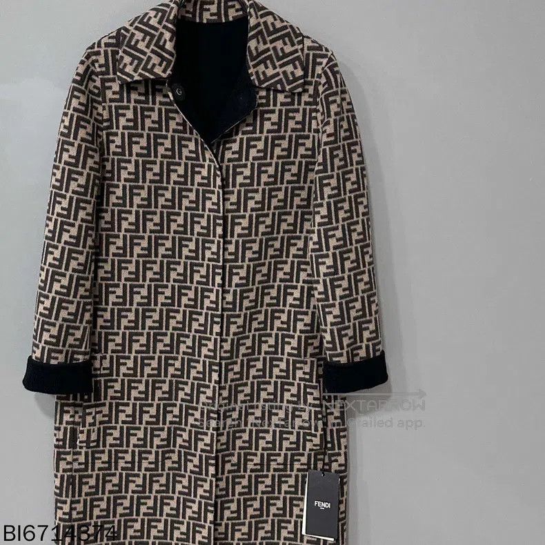 Fendi Fendi Double-sided printed logo coat Size XXS / US 00 / IT 34 - 1 Thumbnail