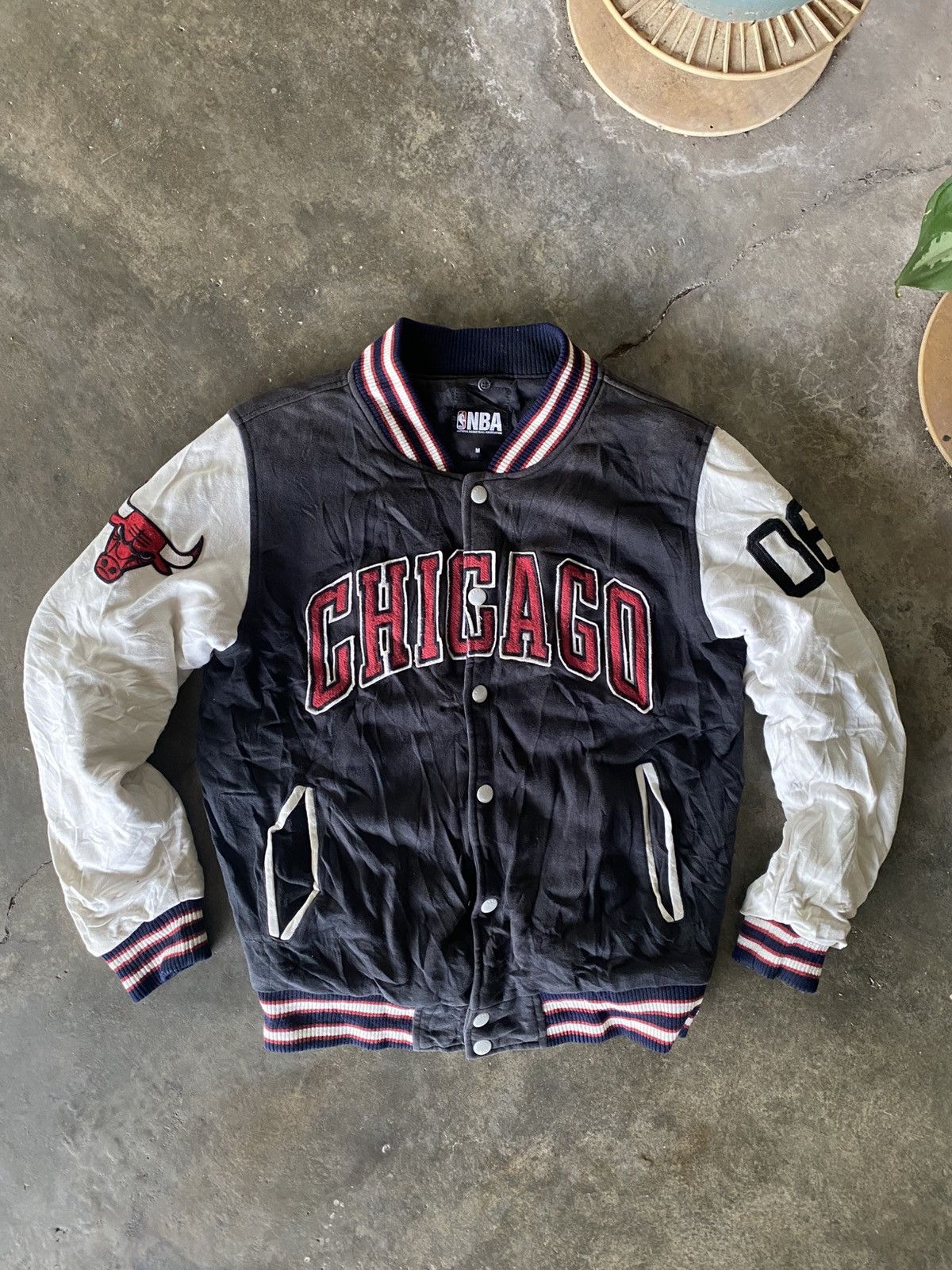 NBA VTG Chicago Bulls Backhit Bulls Varsity Jacket 🔥 Size US M / EU 48-50 / 2 - 7 Thumbnail