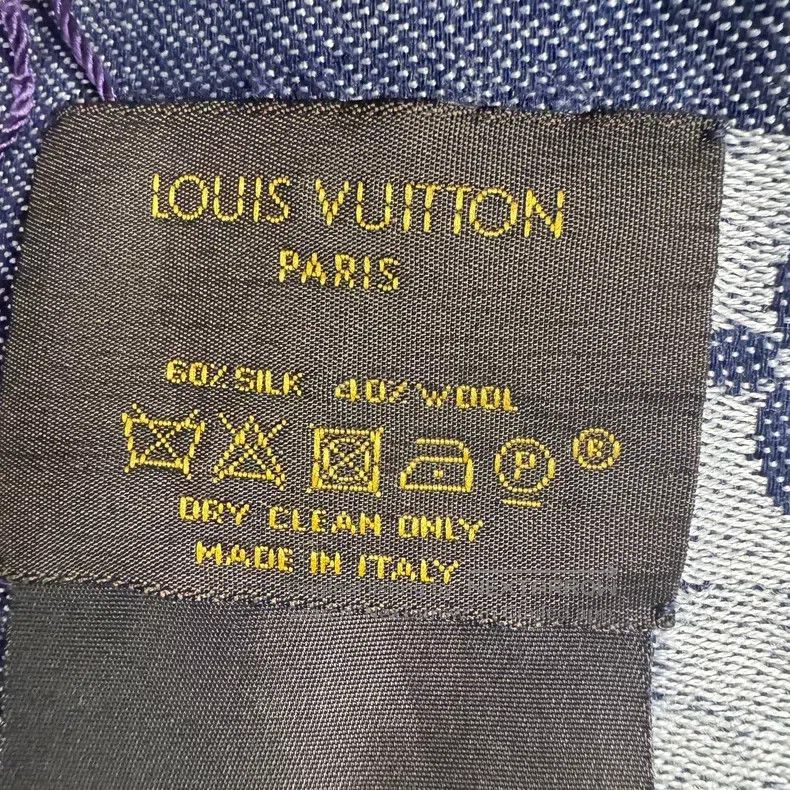 Louis Vuitton Louis Vuitton Blue and grey old flower scarf Size ONE SIZE - 2 Thumbnail