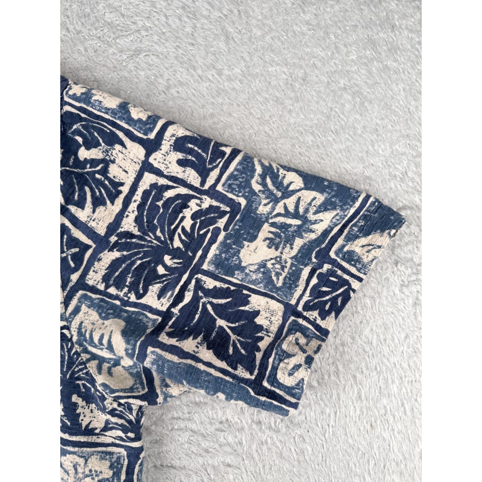 Vintage Batik Bay Shirt Men Large Blue White Floral Leaf Pineapple 100% Silk Hawaiian Size US L / EU 52-54 / 3 - 2 Thumbnail