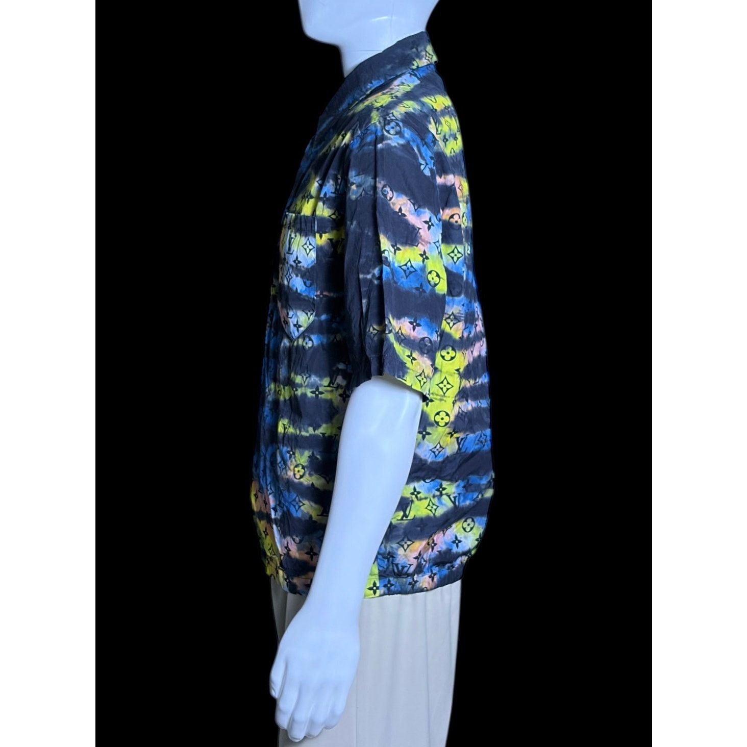 Louis Vuitton Authentic 2021 Louis Vuitton Zipped Monogram Tie-Dye Shirt Size US M / EU 48-50 / 2 - 5 Thumbnail
