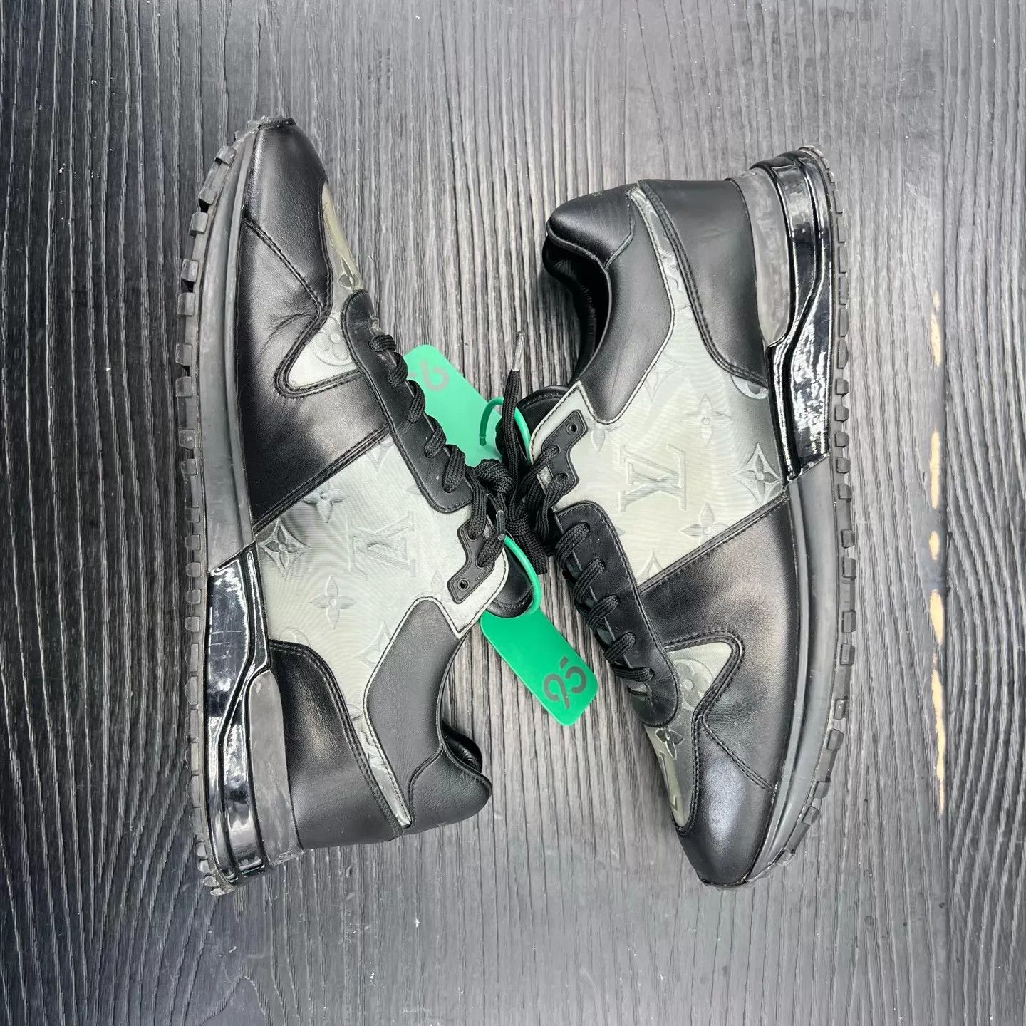 Louis Vuitton LV Run Away Black 7/41 (US/EU) Original Box Size US 8 / EU 41 - 4 Thumbnail
