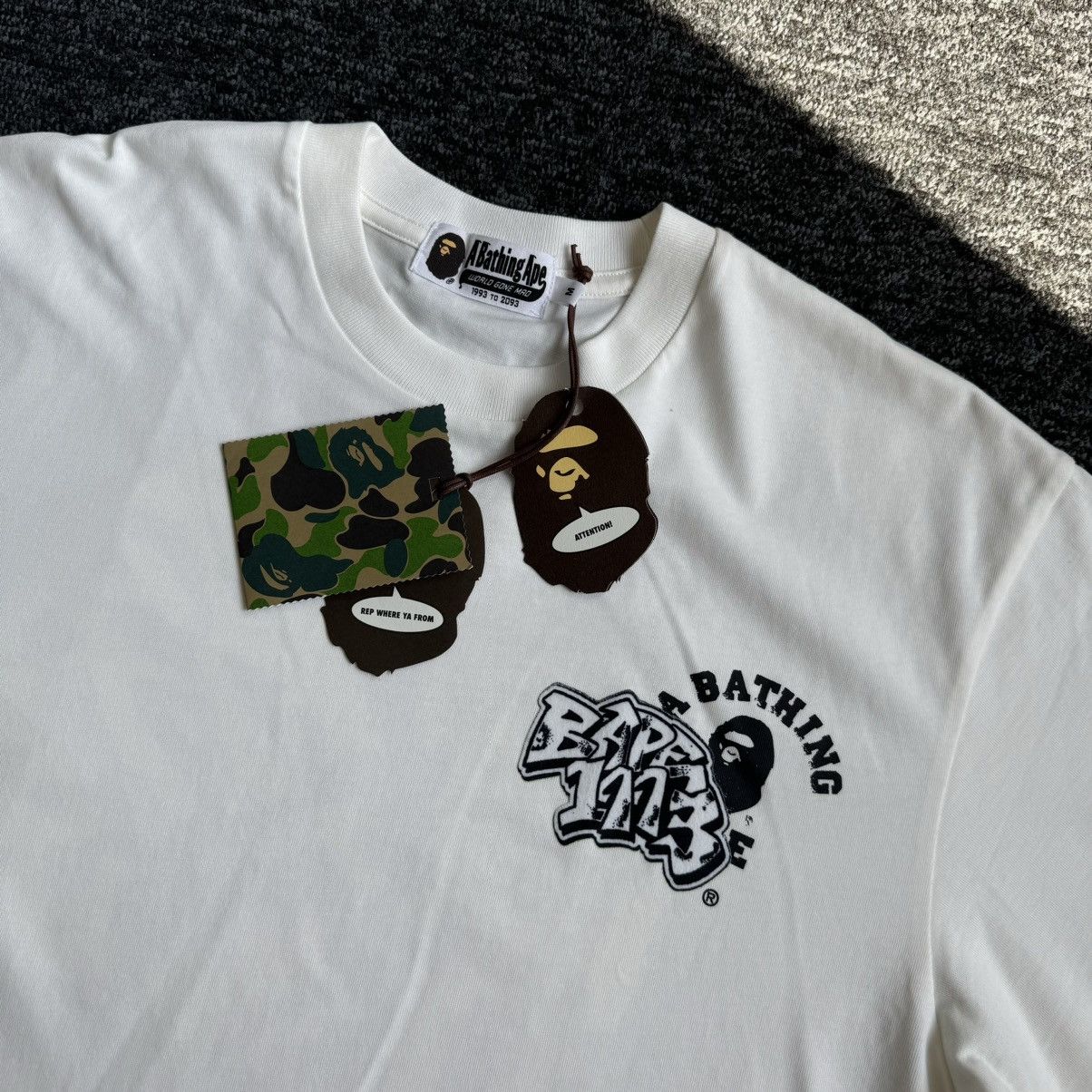 Bape Bape Graffiti 1993 Logo T-shirt White Size US M / EU 48-50 / 2 - 9 Thumbnail