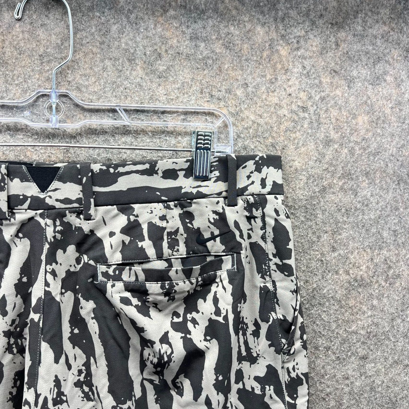 Nike Nike Shorts Mens 34 Gray Black Dri-FIT Hybrid Camouflage 10.5'' Golf Athletic Size US 34 / EU 50 - 4 Thumbnail