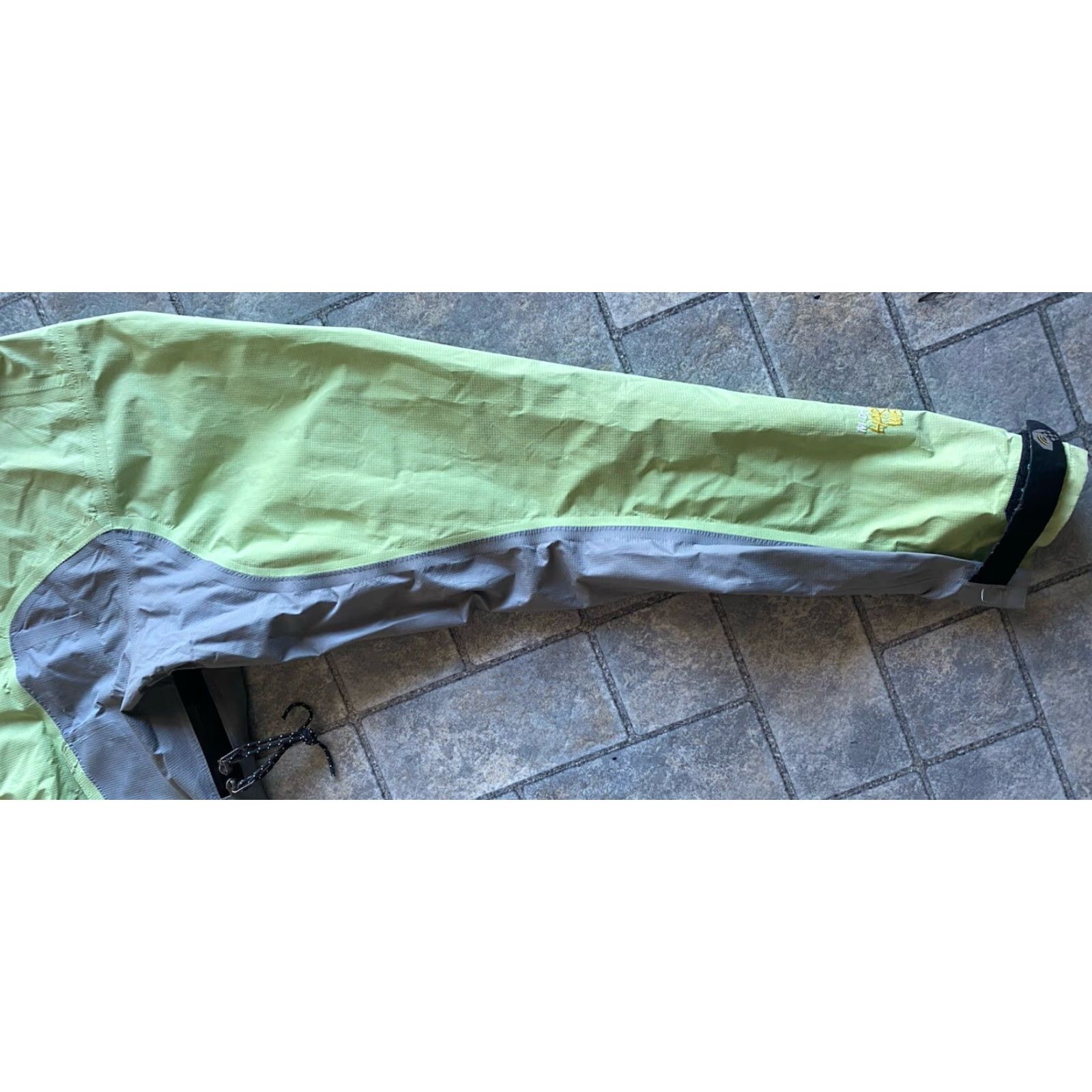 Mountain Hardwear VINTAGE Mountain Hardwear Goretex Paclite Shell Jacket Green Hooded Womens XS Flaws Wear Size XS / US 0-2 / IT 36-38 - 6 Thumbnail