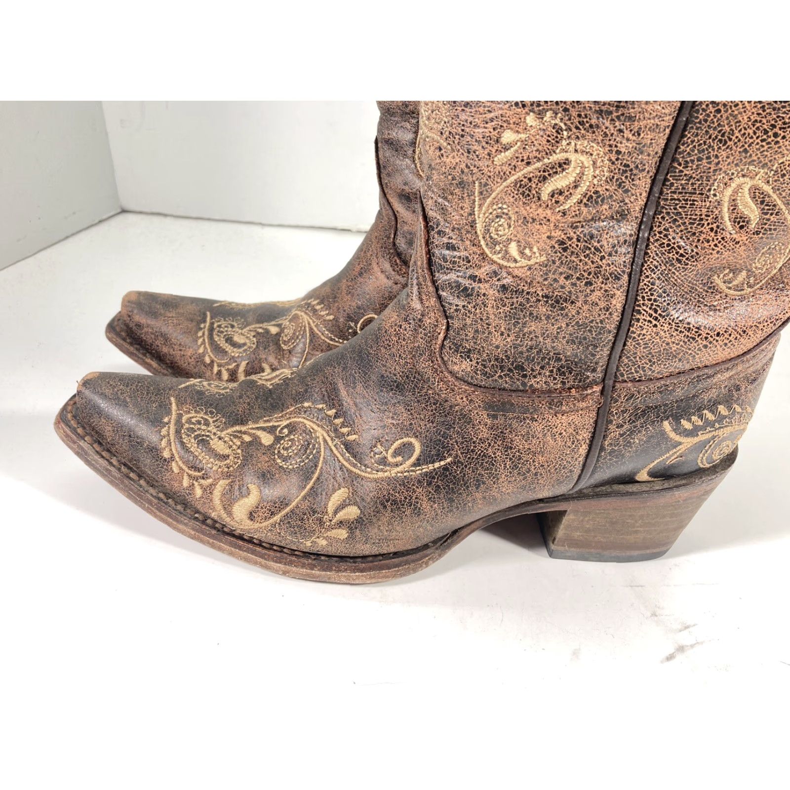 Vintage **Circle G Women Western Wedding Boot Sz 7.5 Brown Floral Leather** User: Circle G Women Western Wedding Boot Sz 7.5 Brown Floral Leather Size US 8 / IT 38 - 6 Thumbnail