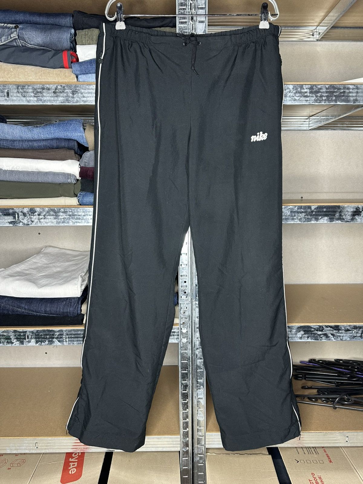Nike Nike Track Pants Black XL Vintage Logo Zip Hem Trousers Size US 34 / EU 50 - 1 Thumbnail