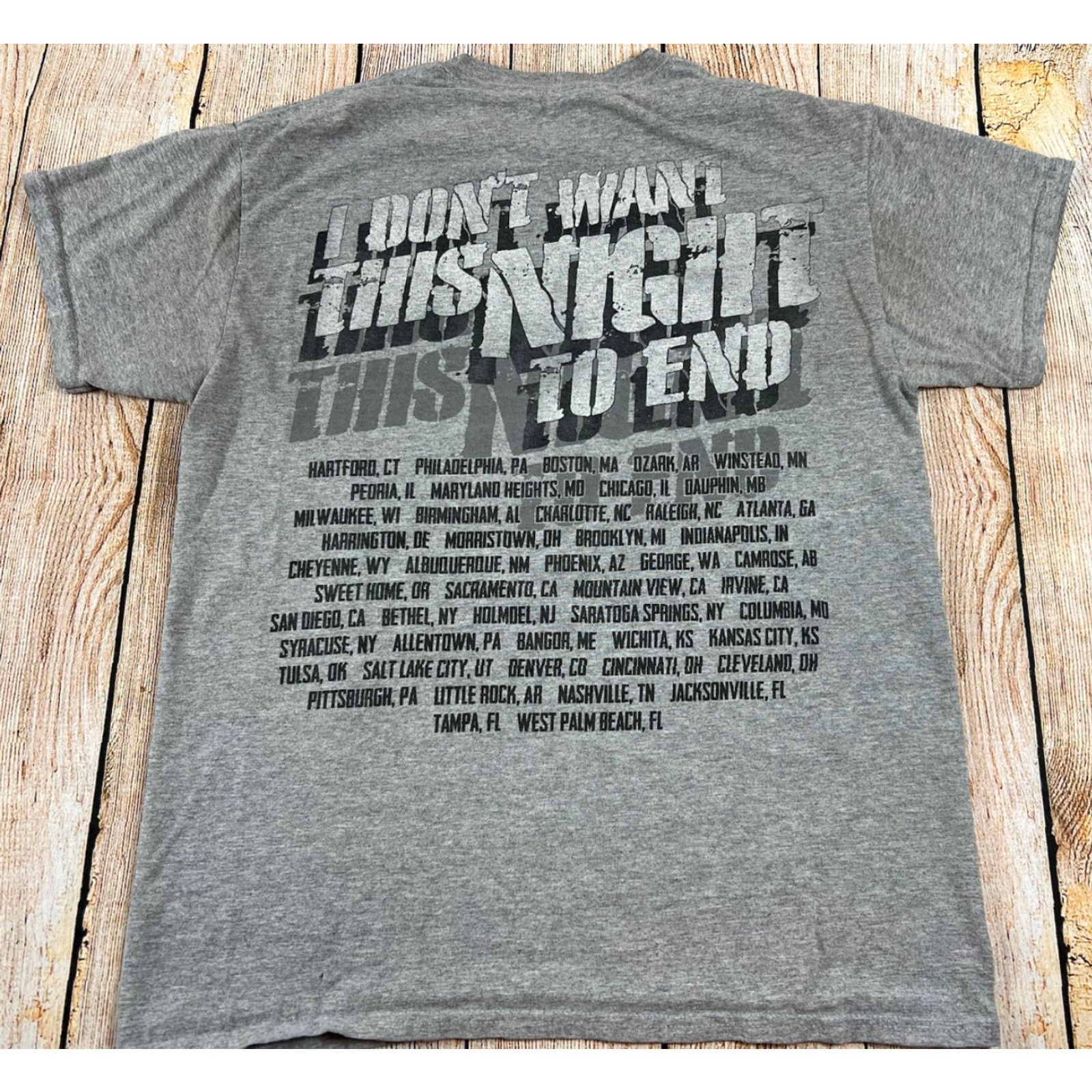 Gildan Luke Bryan Tour T Shirt Mens T-Shirt Gray Medium Music 90s Concert Gildan M Size US M / EU 48-50 / 2 - 5 Thumbnail
