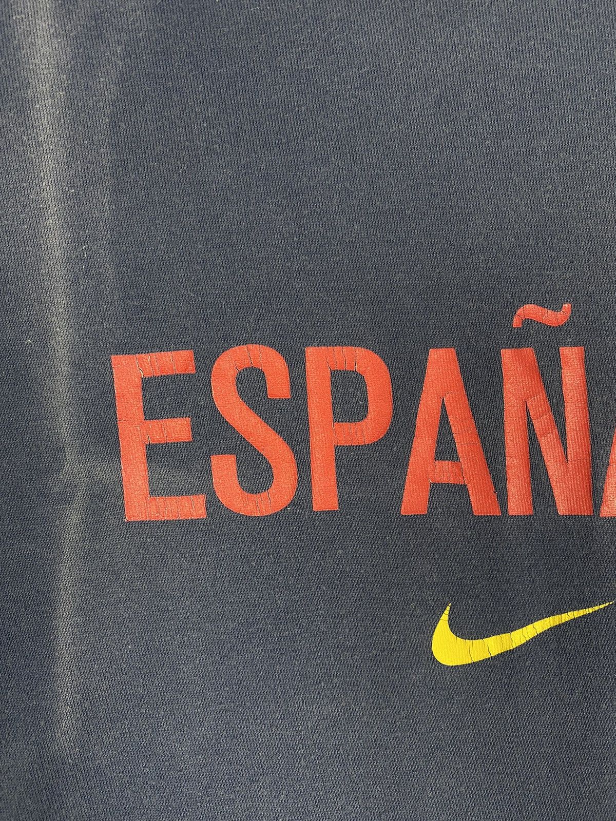 Nike × Vintage Vintage Nike Spain Center Logo Tee Size US M / EU 48-50 / 2 - 6 Thumbnail