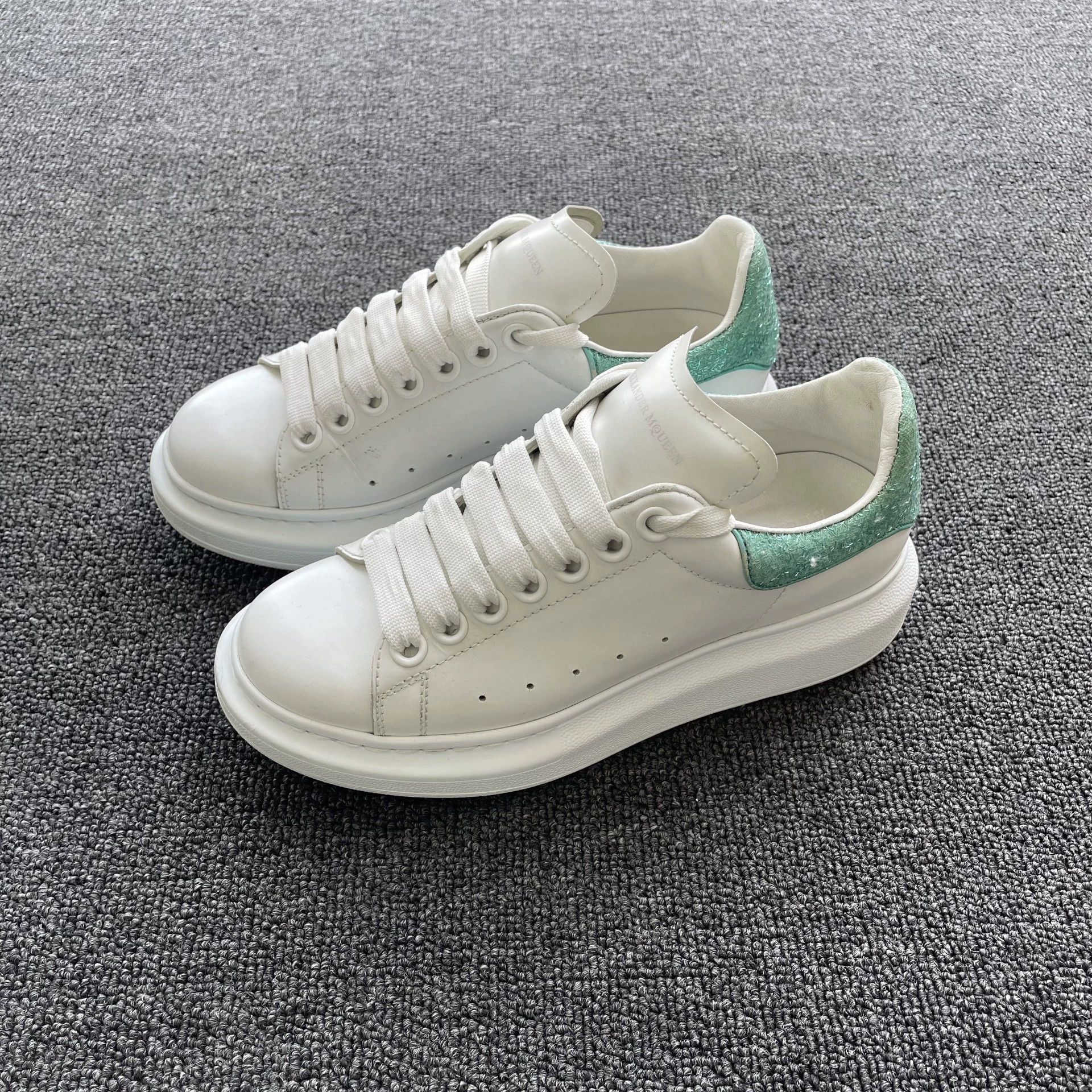 Alexander McQueen Alexander McQUEEN green sequin white sneakers 35.5 Size US 5 / IT 35 - 1 Thumbnail