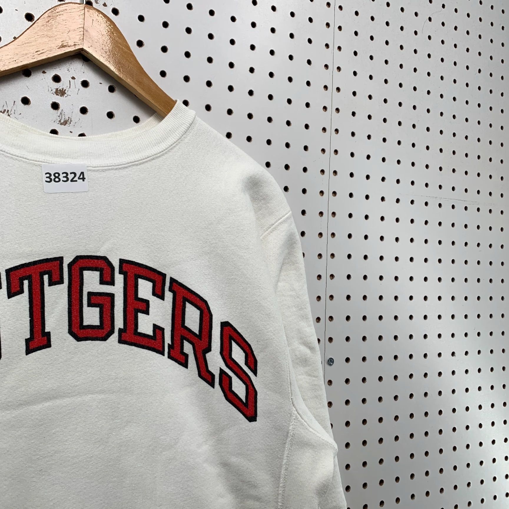 Champion VINTAGE Champion 80s Rutgers Crewneck Sweatshirt Mens Large White Graphic Print Reverse Weave USA Heavyweight Size US L / EU 52-54 / 3 - 5 Thumbnail