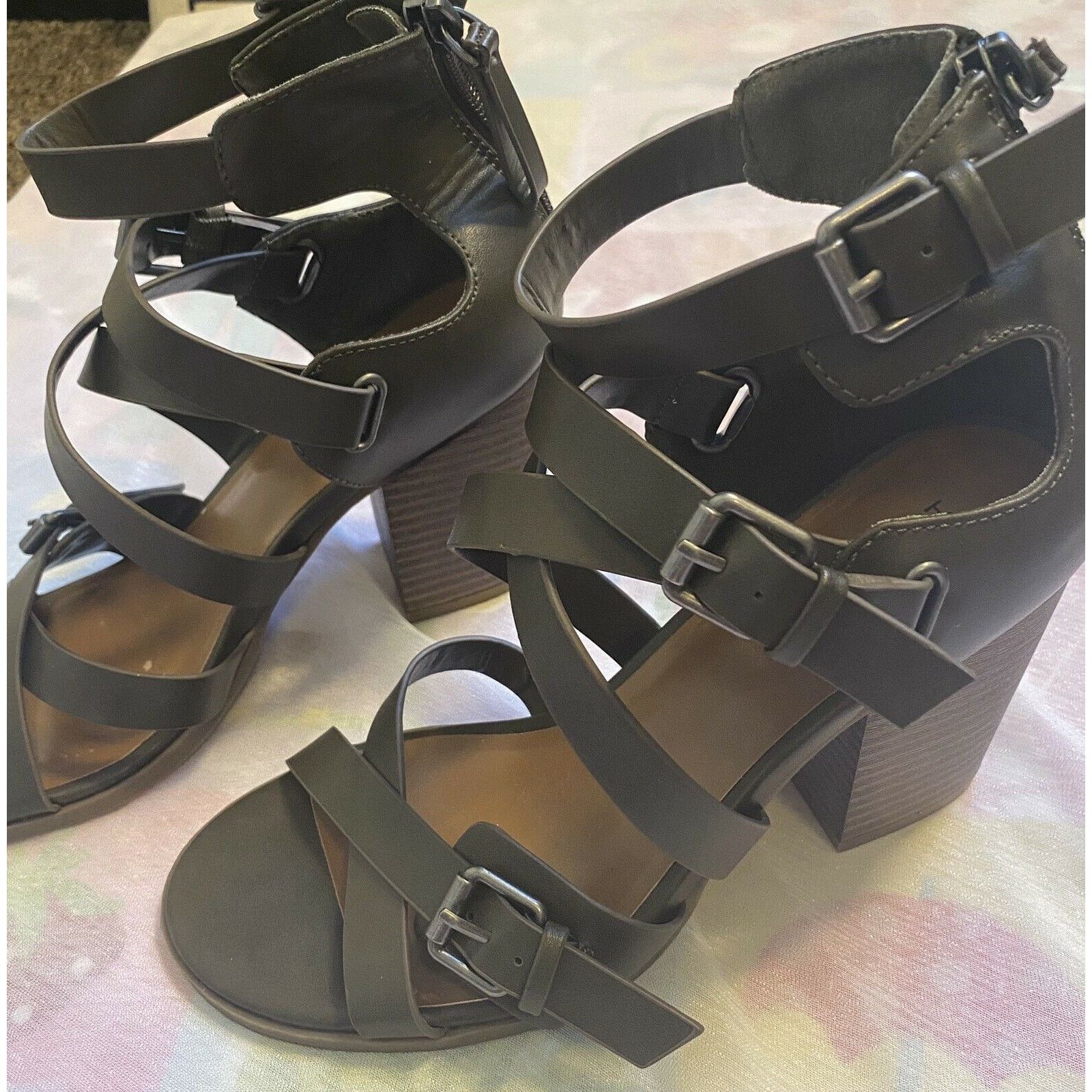 Indigo Indigo Rd Sandals Heel Olive Green Strappy Leather Open Toe Size US 6.5 / IT 36.5 - 2 Thumbnail