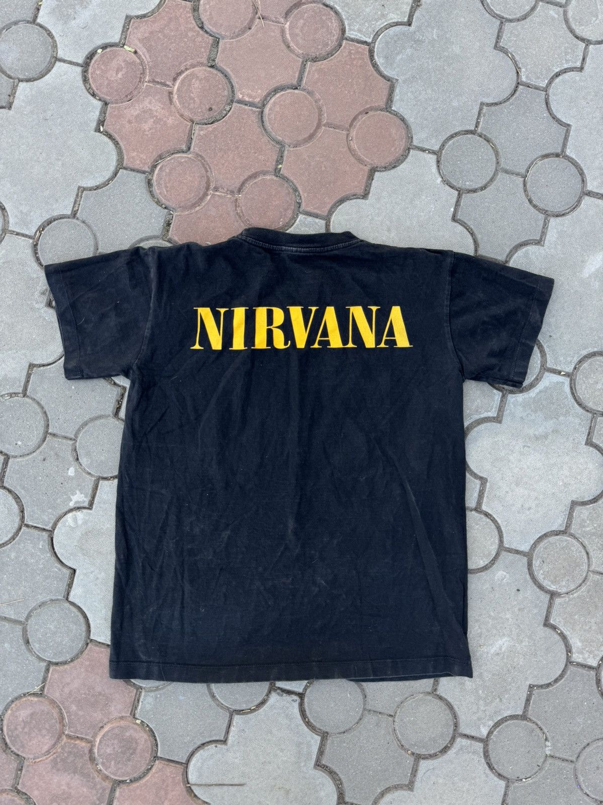 Band Tees × Nirvana × Vintage Vintage 90s Nirvana Kurt Cobain Faded Tee Shirt Size US M / EU 48-50 / 2 - 2 Thumbnail