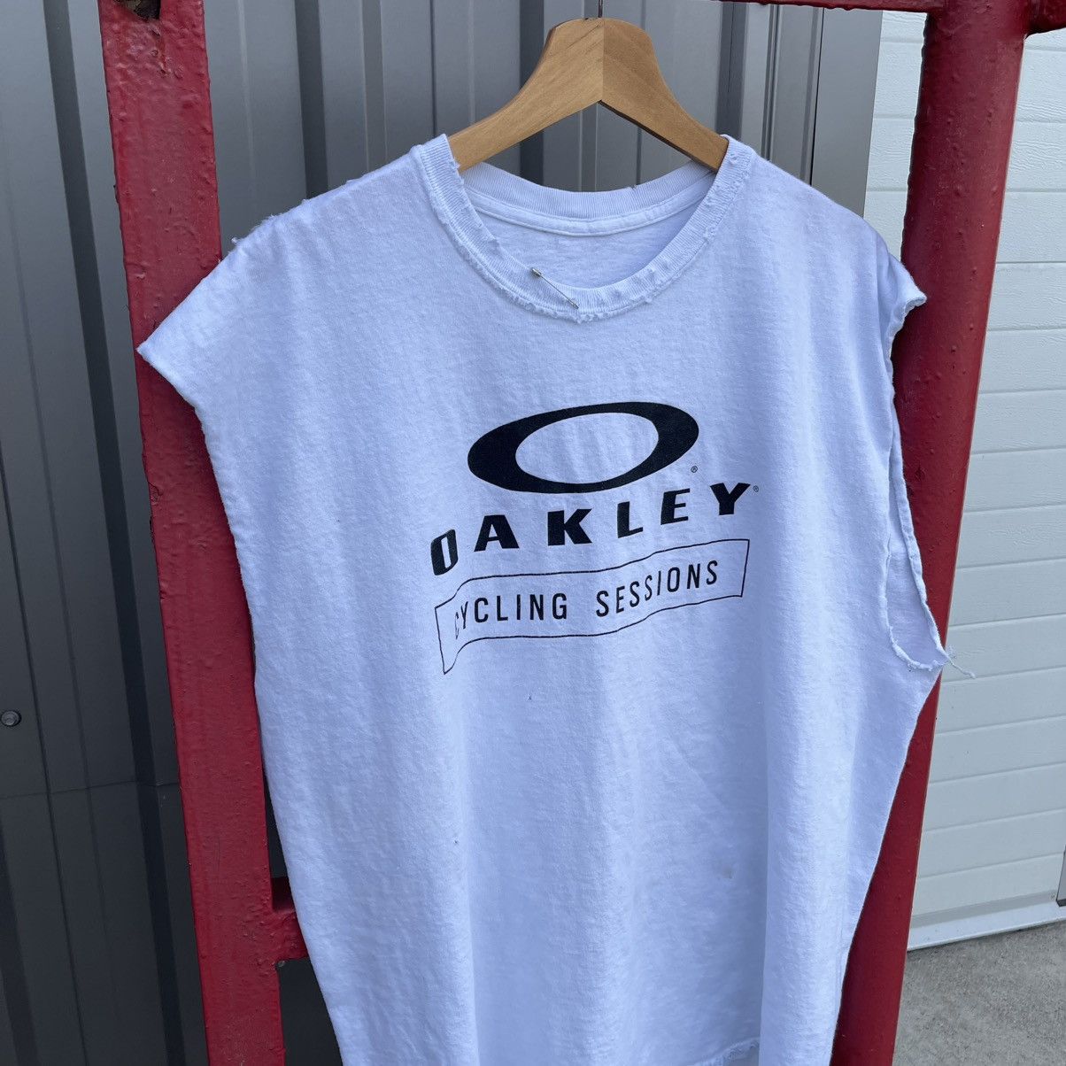 Oakley VINTAGE Y2K OAKLEY SLEEVELESS TEE TRASHED CUSTOM AVANT GARDE Size US L / EU 52-54 / 3 - 6 Thumbnail
