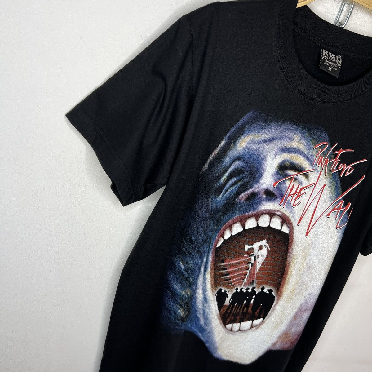 Band Tees 90s Faded Black Pink Floyd The Wall Graphic Shirlt Size US M / EU 48-50 / 2 - 4 Thumbnail