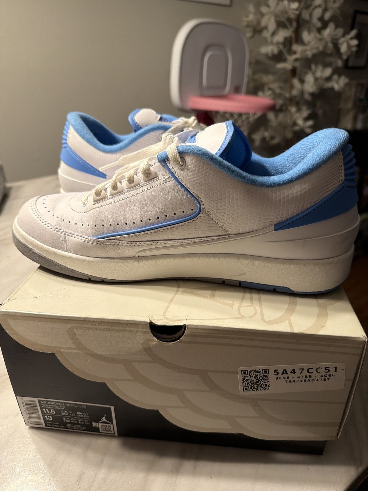Jordan Brand Jordan 2 Retro Low UNC Size US 11.5 / EU 44-45 - 2 Thumbnail