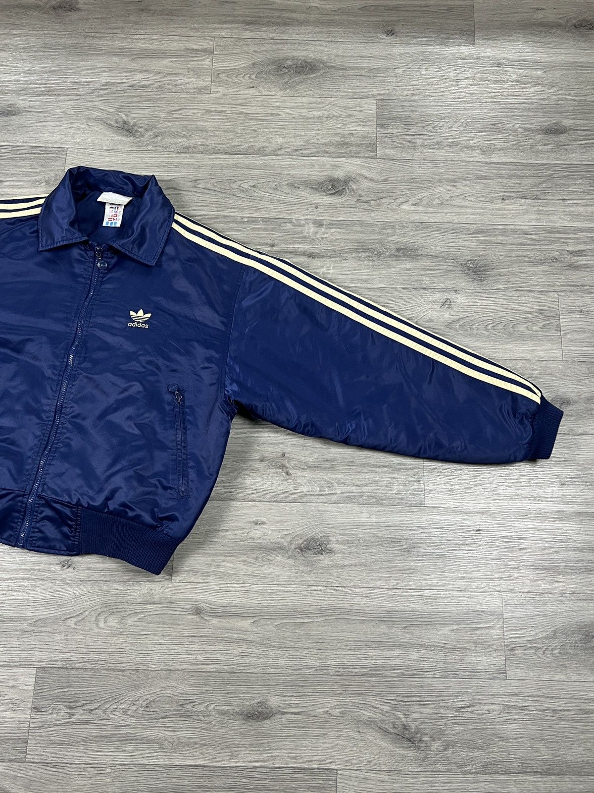 Adidas Rare Adidas vintage Bomber Jacket mens size S Size US S / EU 44-46 / 1 - 4 Thumbnail