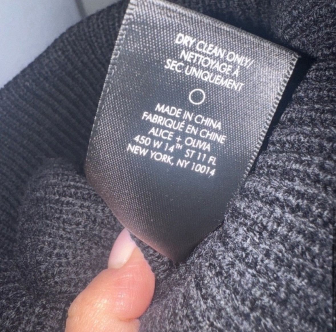 Alice + Olivia Alice and Olivia Noriko Cropped Turtleneck Sweater/XS Size XS / US 0-2 / IT 36-38 - 9 Thumbnail